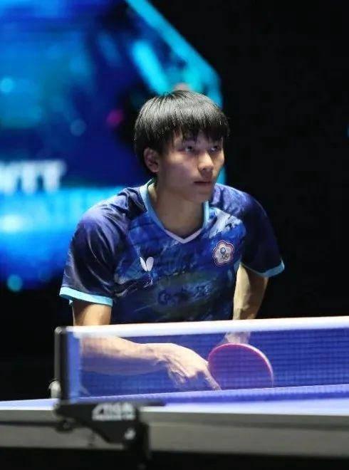 国天才少年状态低迷决胜局4比11惨败米乐m62比3爆冷一轮游！21岁中(图2)