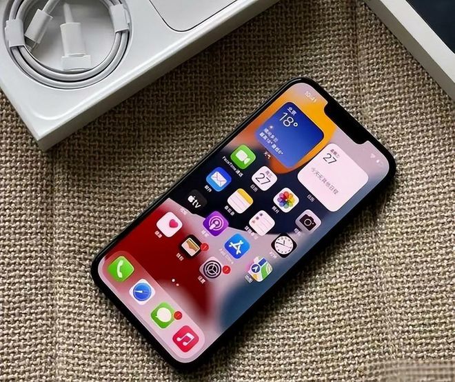 e13重回战场跌价后更值得！“经典永不过时” iPhon(图3)