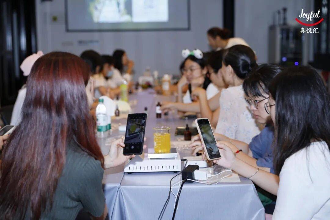 芳疗、宫灯、功夫茶具的粤式浪漫【报名】广府·生活美学:邂逅(图11) 芳疗、宫灯、功夫茶具的粤式浪漫【报名】广府·生活美学:邂逅(图11)